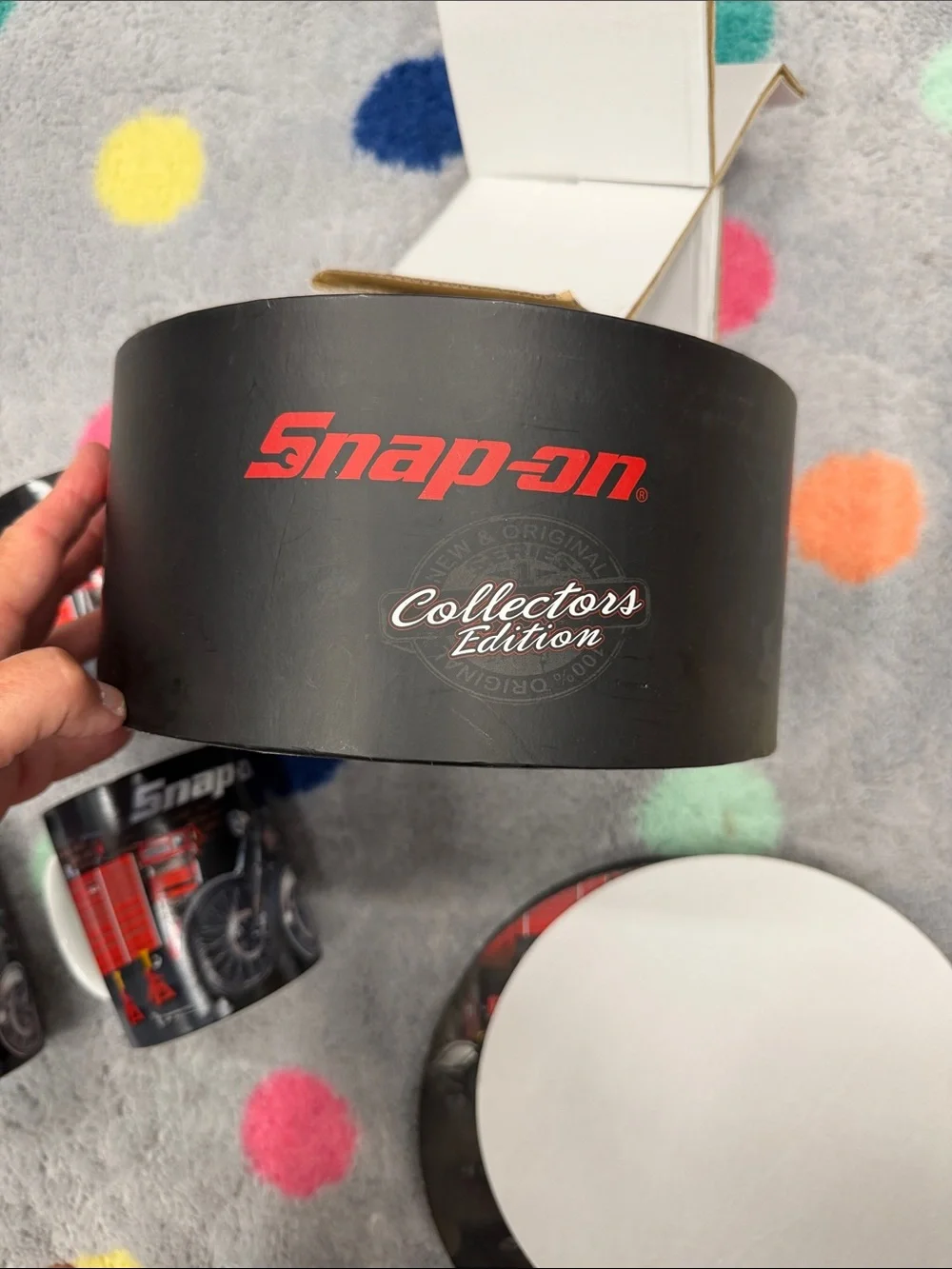 New- Snap-on High Octane Fuel 2 Round Tin with 4 mugs